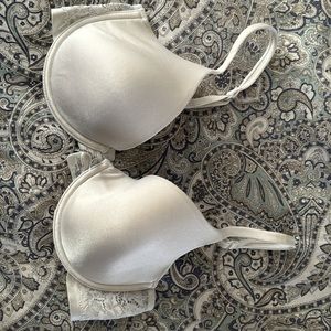 Simply Vera White Underwire Lightly Lined Vera Wang Bra Size 36D